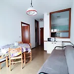 Diplomatic Fronte Mare Apartamento *